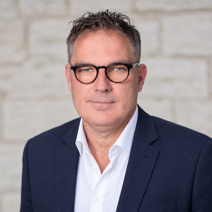 Dr. Thomas Neubourg