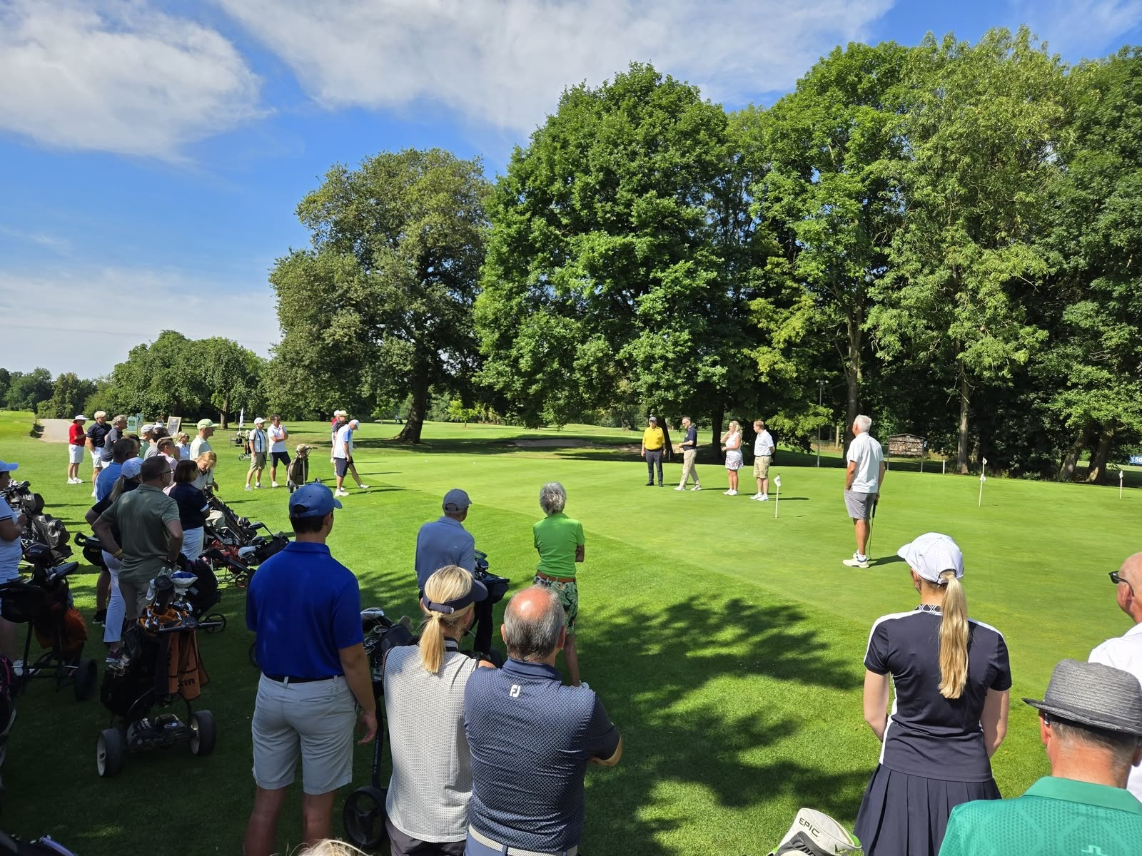 Teilnehmerinnen und Teilnehmer beim Charity-Golfturnier des Lions Clubs Werne an der Lippe im Golfclub Nordkirchen
